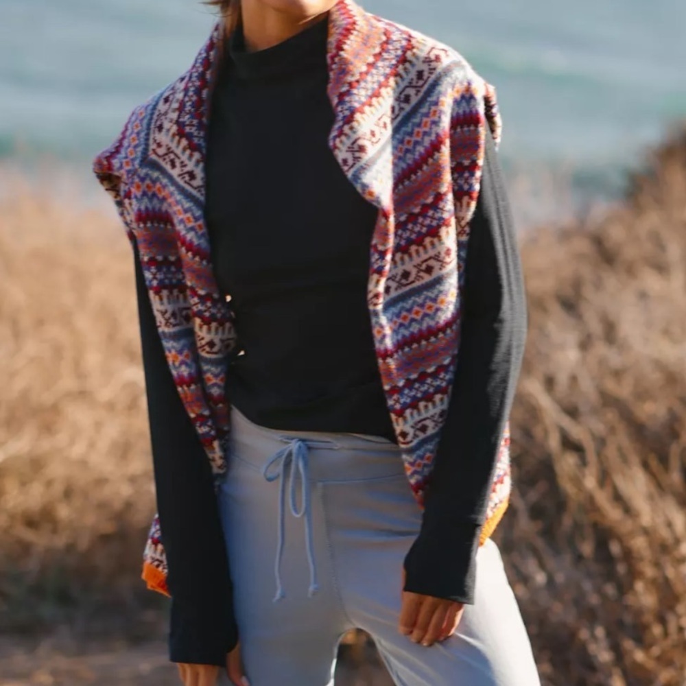 Beyond Yoga Spacedye Captivating Turtleneck Pullover in Navy Blue